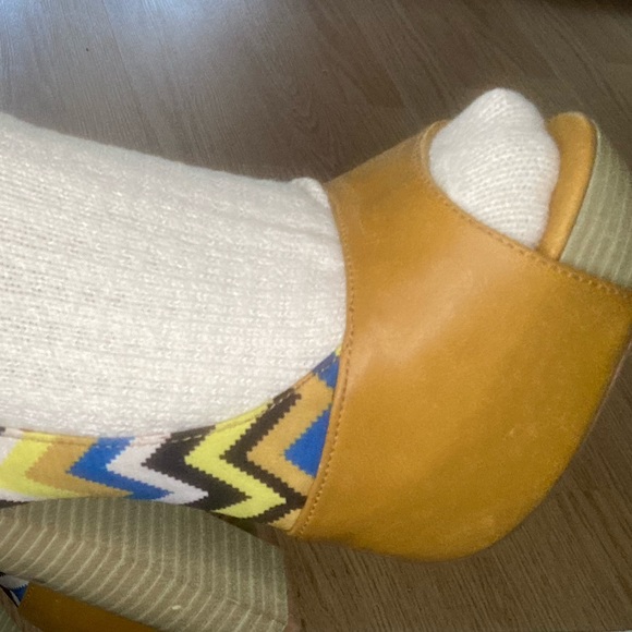 Multicolored Peep Toe Heel - Picture 8 of 9